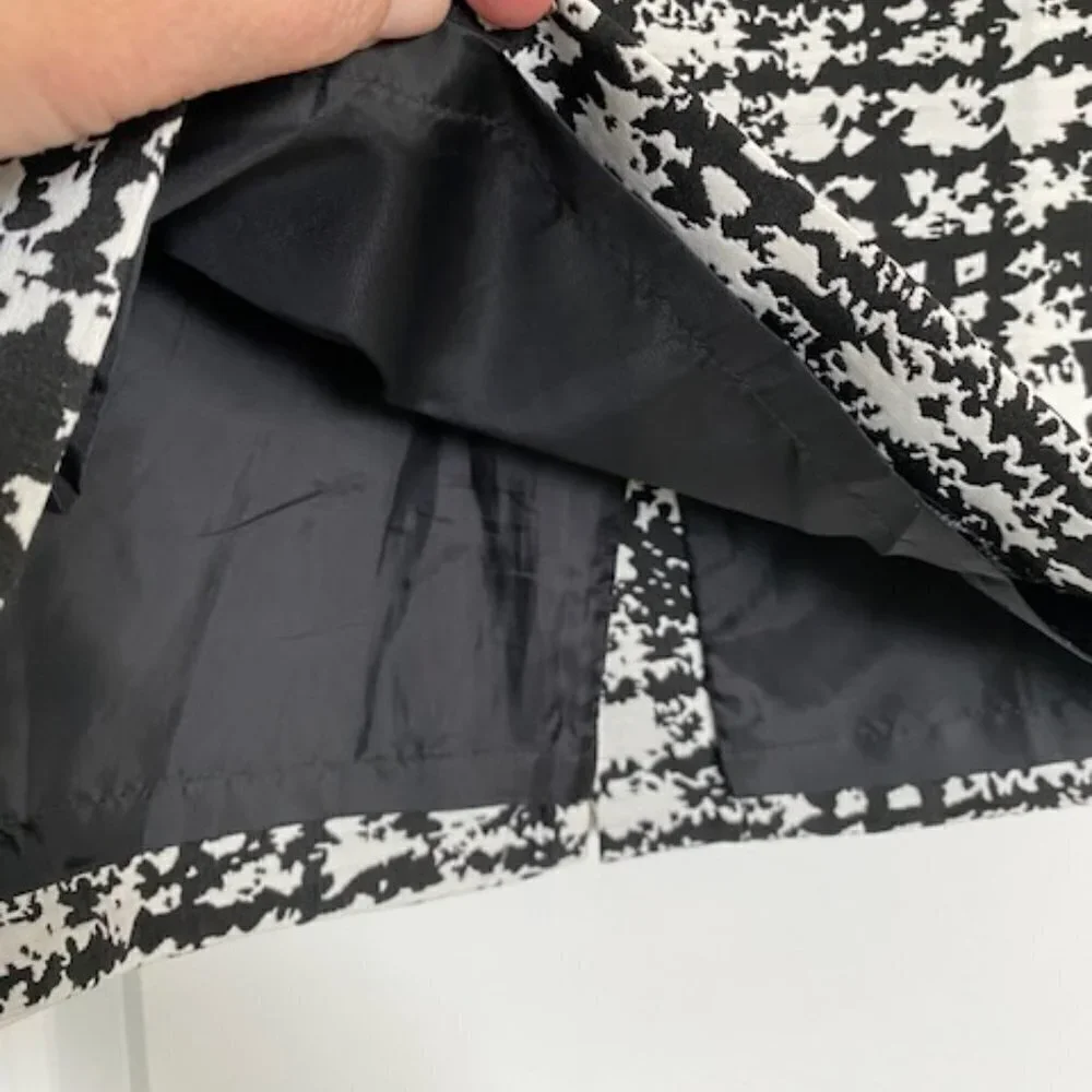 ANN TAYLOR Graphic Print Black White Mini Skirt 6 Petite - Picture 8 of 13